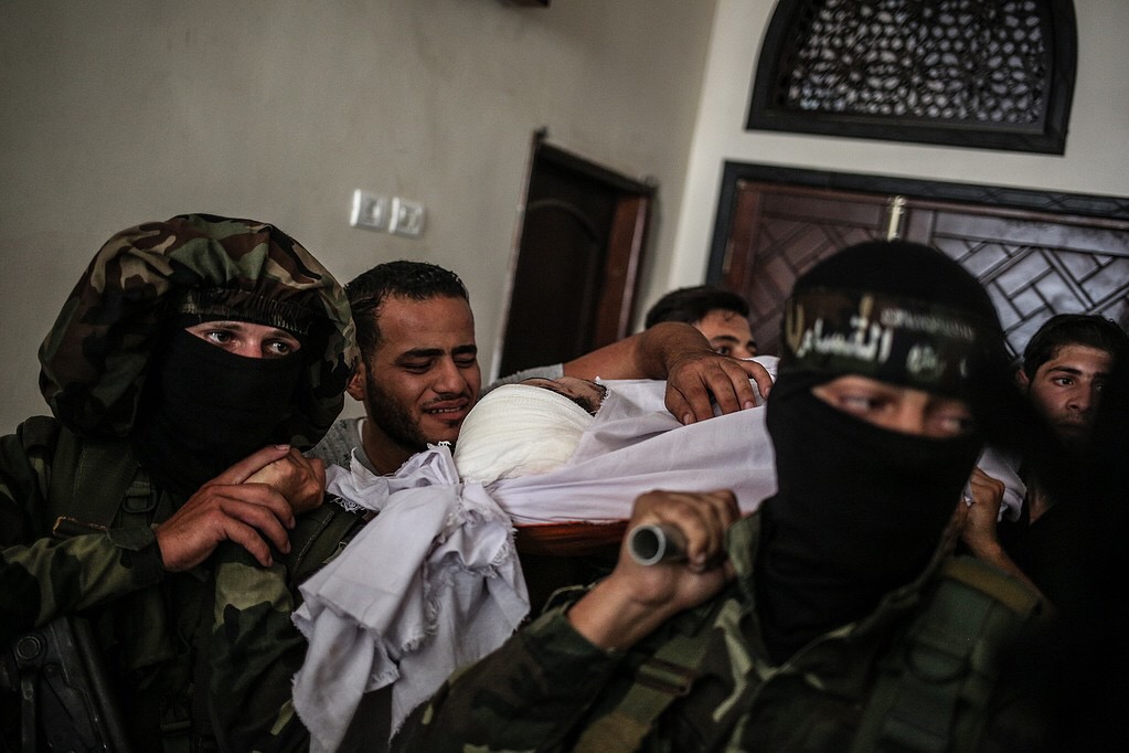 تشييع جثمان الشهيد أحمد ميط من مخيم البريج