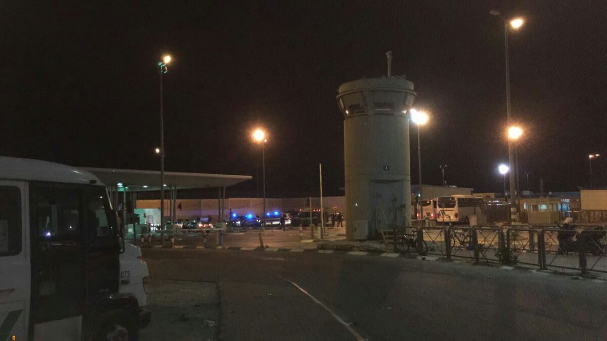 الاحتلال يعتقل 6 شبان في القدس ويحتجز مئات المركبات