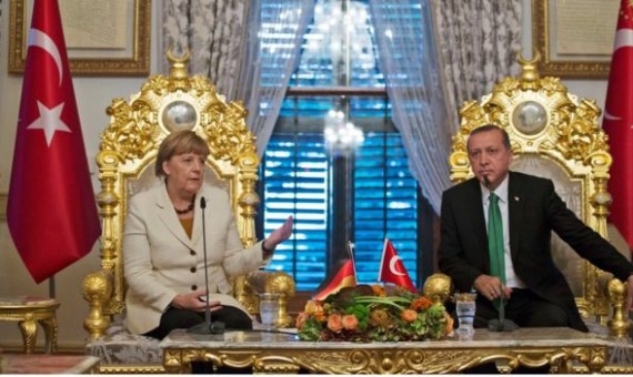 أردوغان وميركل يبحثان أزمة سوريا واللاجئين