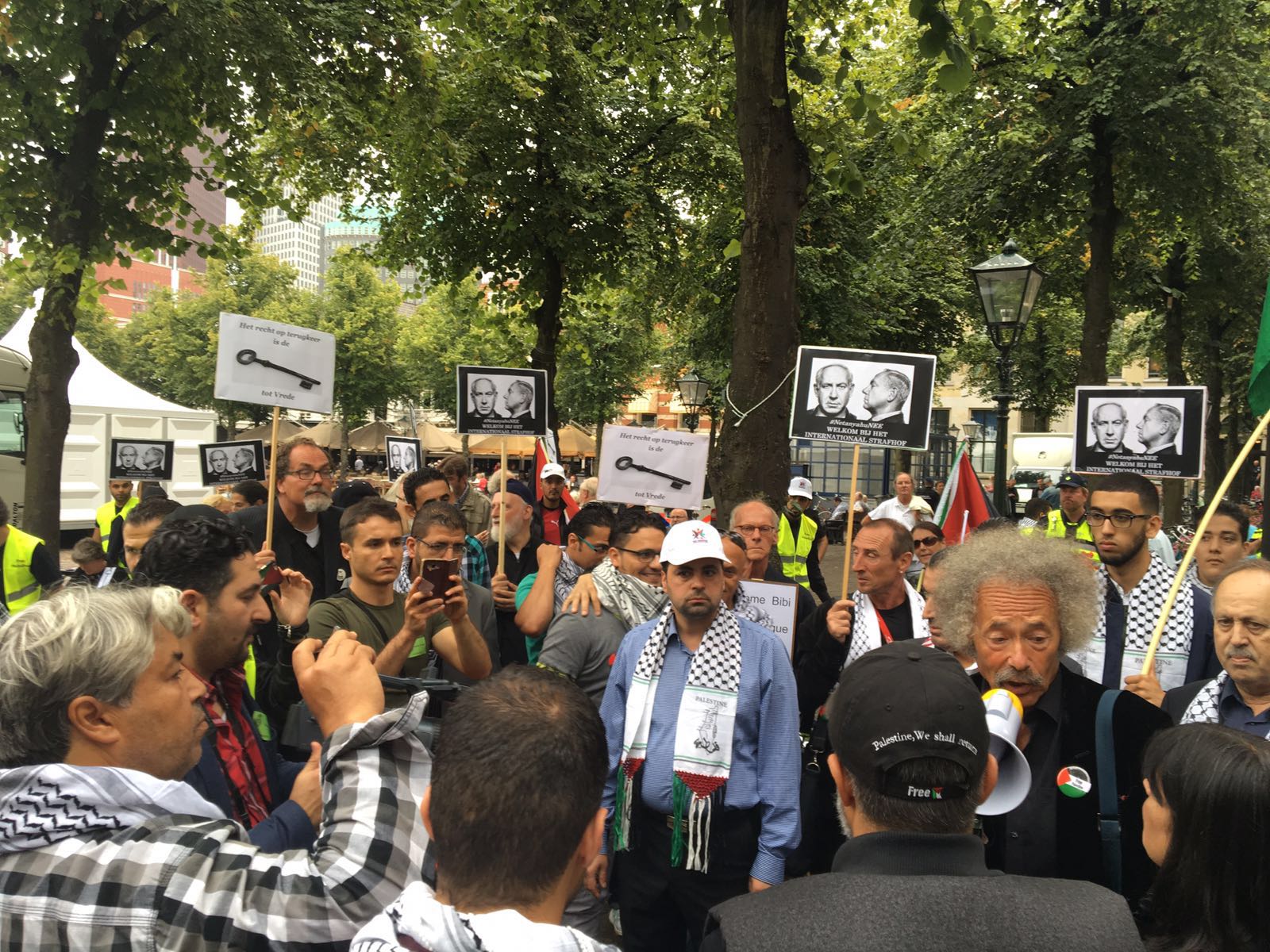 تظاهرة للجالية الفلسطينية بهولندا رفضًا لزيارة نتنياهو