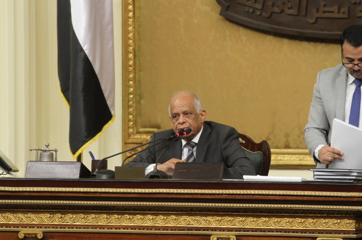 البرلمان المصري يوافق على تعيين لواء جيش وزيراً للتموين