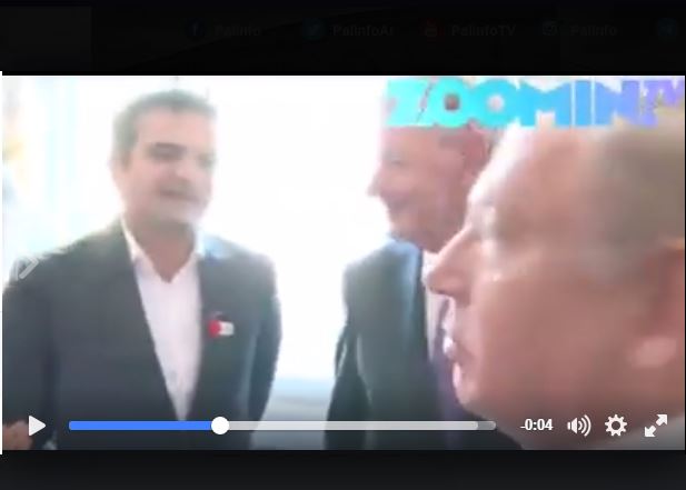 نائب هولندي يرفض مصافحة نتنياهو ويضع علم فلسطين على صدره