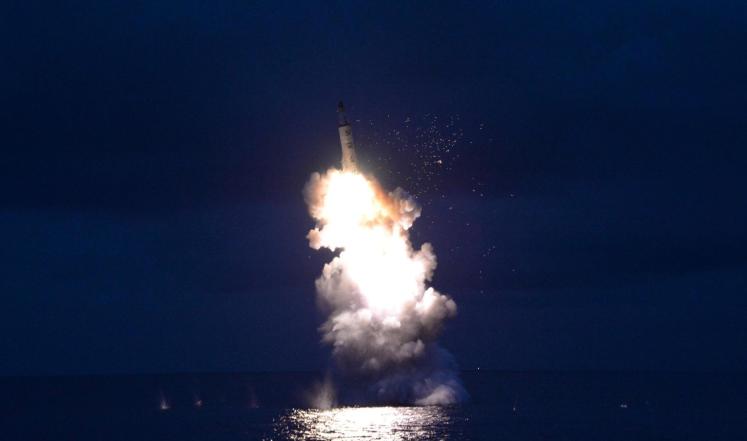 سقوط صاروخين باليستيين أطلقتهما بيونغ يانغ بالمنطقة الاقتصادية البحرية لليابان
