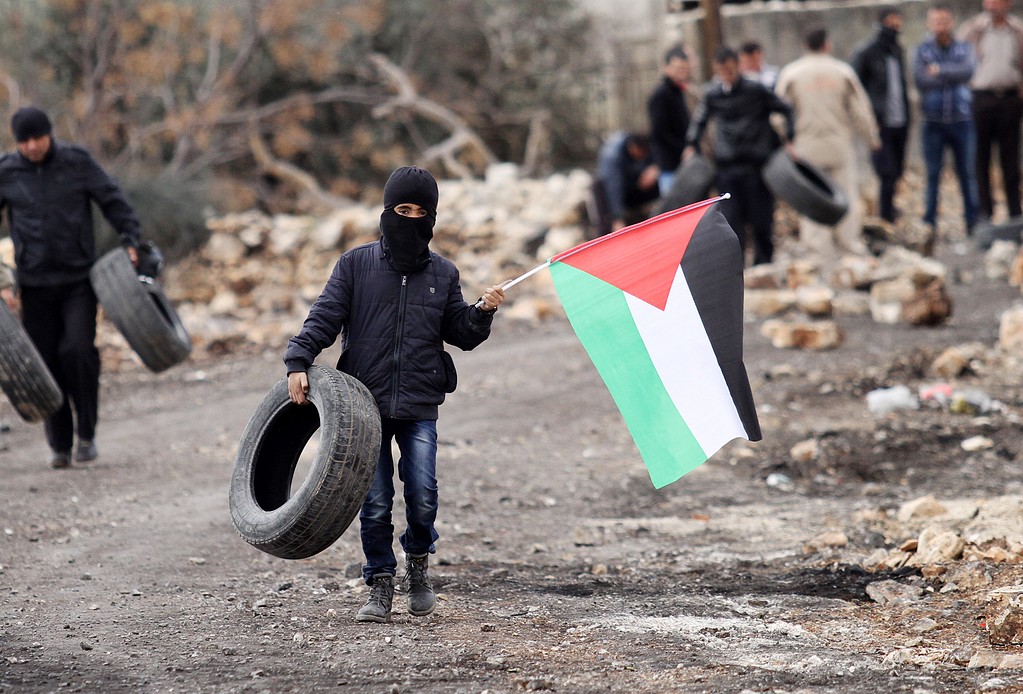 مواجهات الفلسطينيين مع جنود الاحتلال في نابلس الجمعة