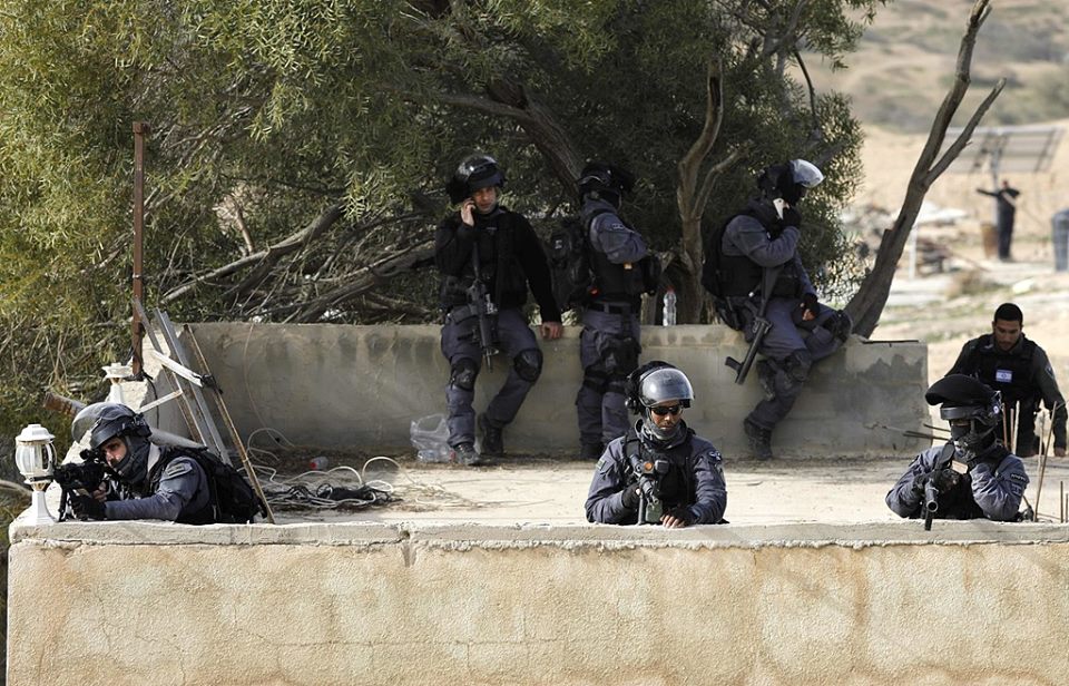 إذاعة جيش الاحتلال تطرد مذيعة انتقدت أعمال الهدم بـأم الحيران
