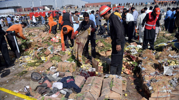 مقتل 20 باكستانيًّا في تفجير سوق بمنطقة القبائل