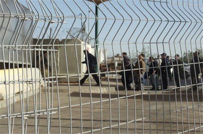 الاحتلال يعيد إغلاق بوابة مدخل عزون شرق قلقيلية