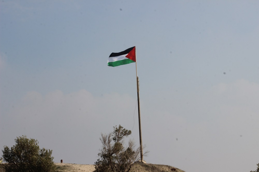 الاحتلال يزيل العلم الفلسطيني من سبسطية ويرفع مكانه الصهيوني