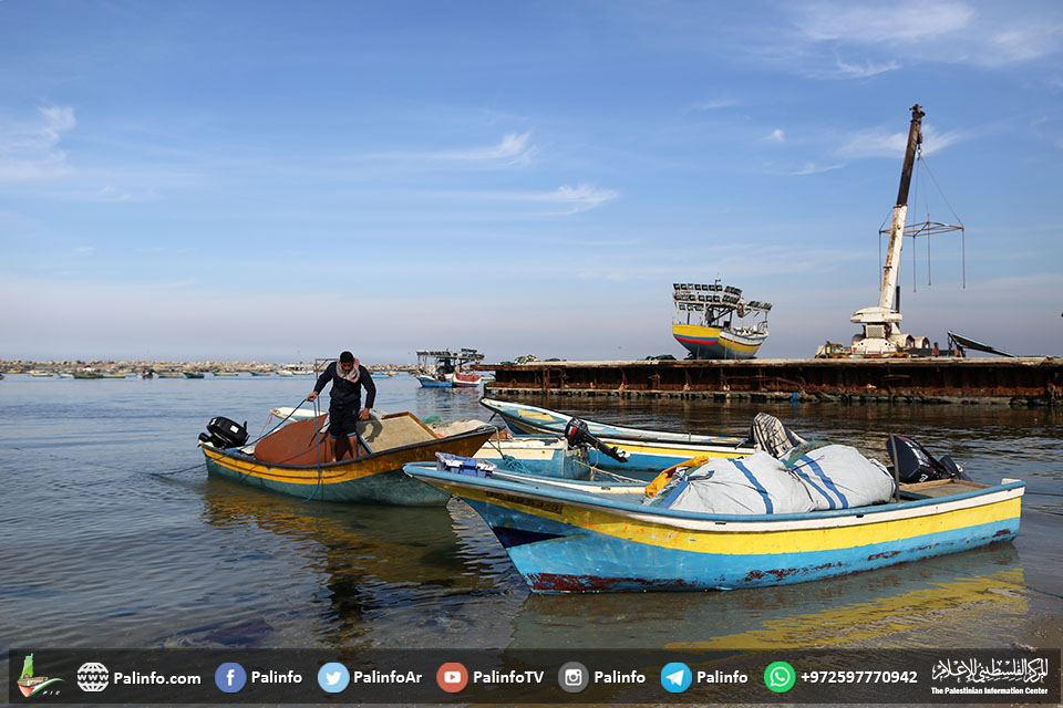 بحرية الاحتلال تعتقل 10 صيادين من بحر رفح