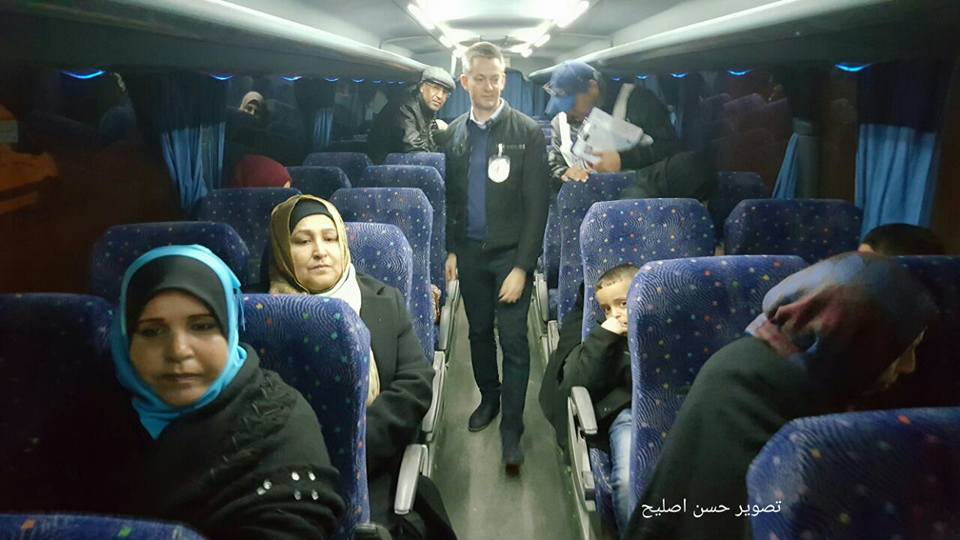33 من ذوي أسرى غزة يزورون أبناءهم في نفحة