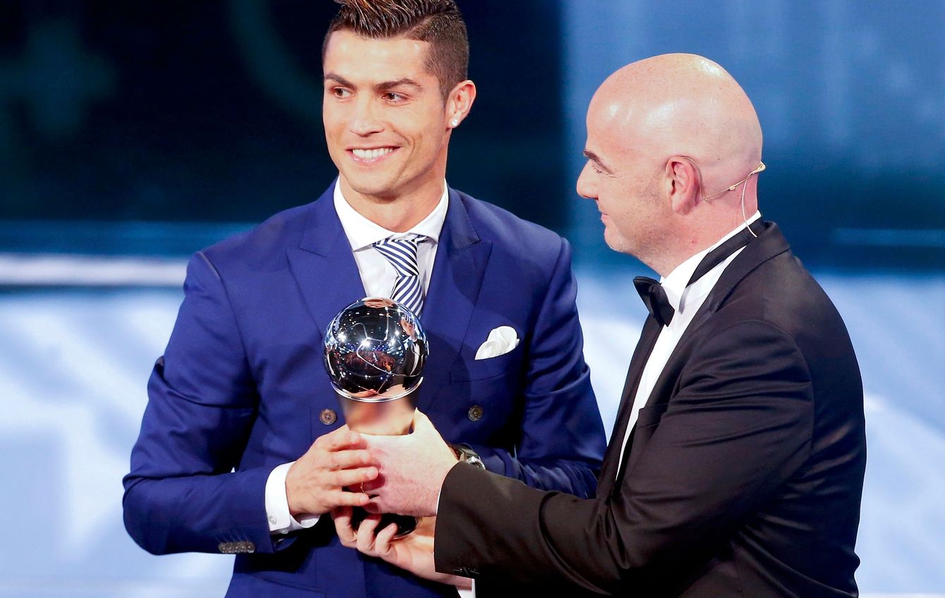رونالدو ينال جائزة الفيفا لأفضل لاعب في العالم لعام 2016