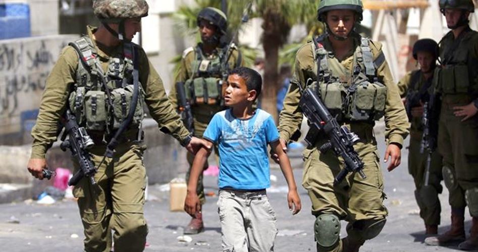 جيش الاحتلال يعتقل طفلًا غربي رام الله