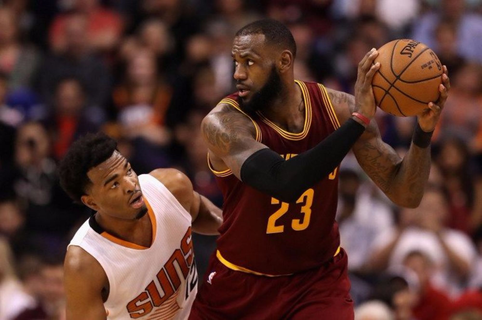 NBA..ليبرون جيمس ينقذ كليفلاند ويقوده للفوز على فينيكس صنز