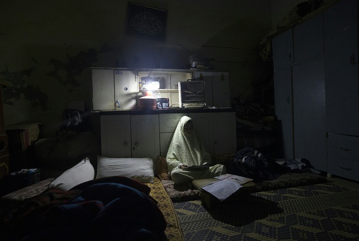 الاحتلال يقرر تقليص كمية كهرباء غزة
