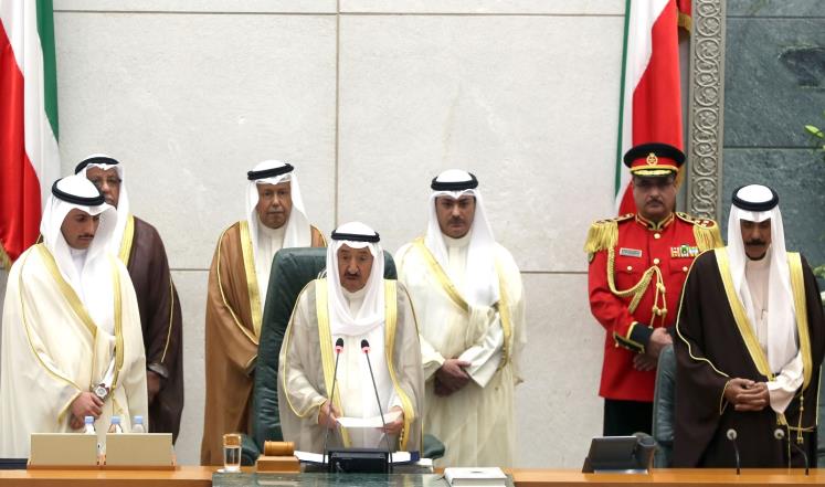 أمير الكويت يحذر من تصعيد محتمل بالأزمة الخليجية