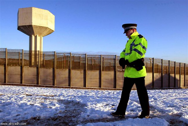 سجن بريطاني يسمح للنزلاء بالهواتف والحواسيب