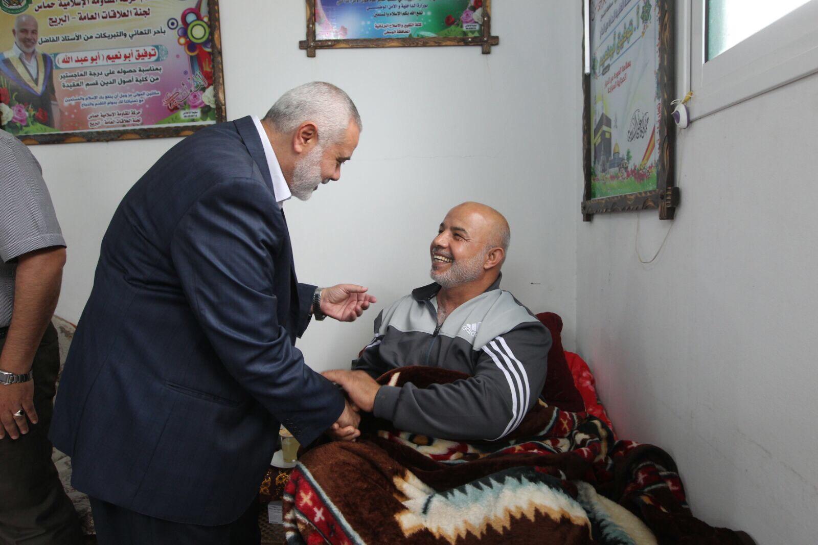 أبو نعيم يغادر المشفى وقيادة حماس تهنئه بالسلامة