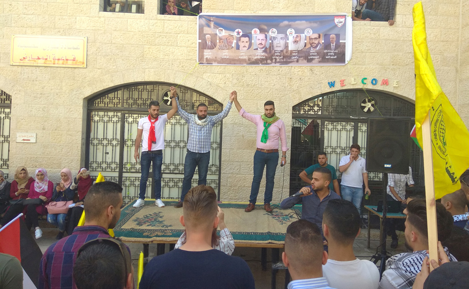 وقفة لطلبة جامعة النجاح دعمًا لجهود المصالحة