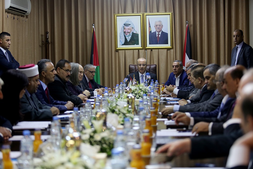الفصائل تنتقد إرجاء الحكومة قرار رفع العقوبات عن غزة