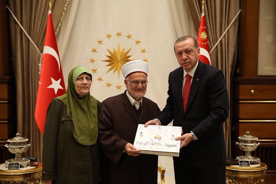 أردوغان يستقبل الشيخ عكرمة صبري في إسطنبول