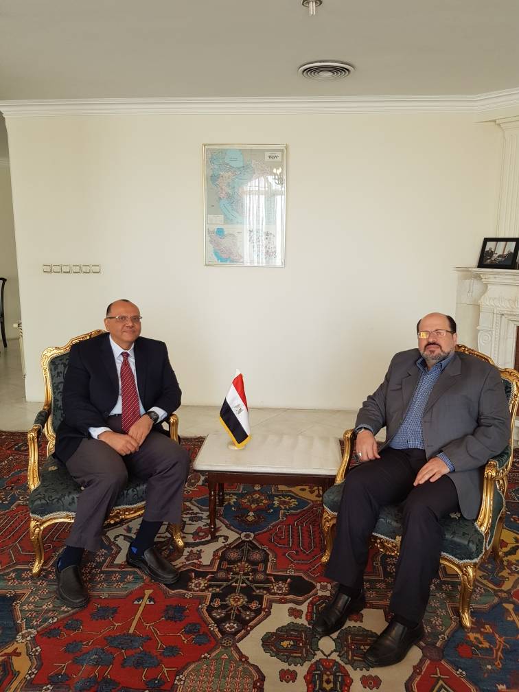 ممثل حماس في إيران يلتقي رئيس البعثة المصرية