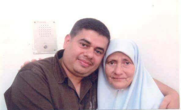 وفاة والدة الأسير القسامي حازم حسنين