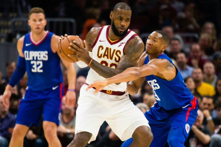 NBA .. كليفلاند يحقق فوزه الرابع تواليًا في ليلة توهج جيمس