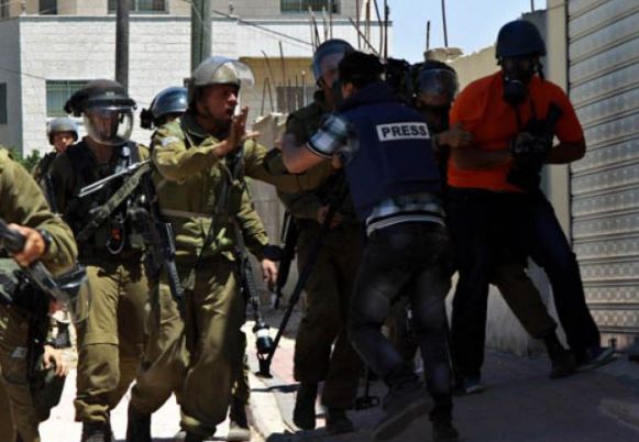 هآرتس: أوامر عسكرية إسرائيلية باستهداف الصحفيين الفلسطينيين