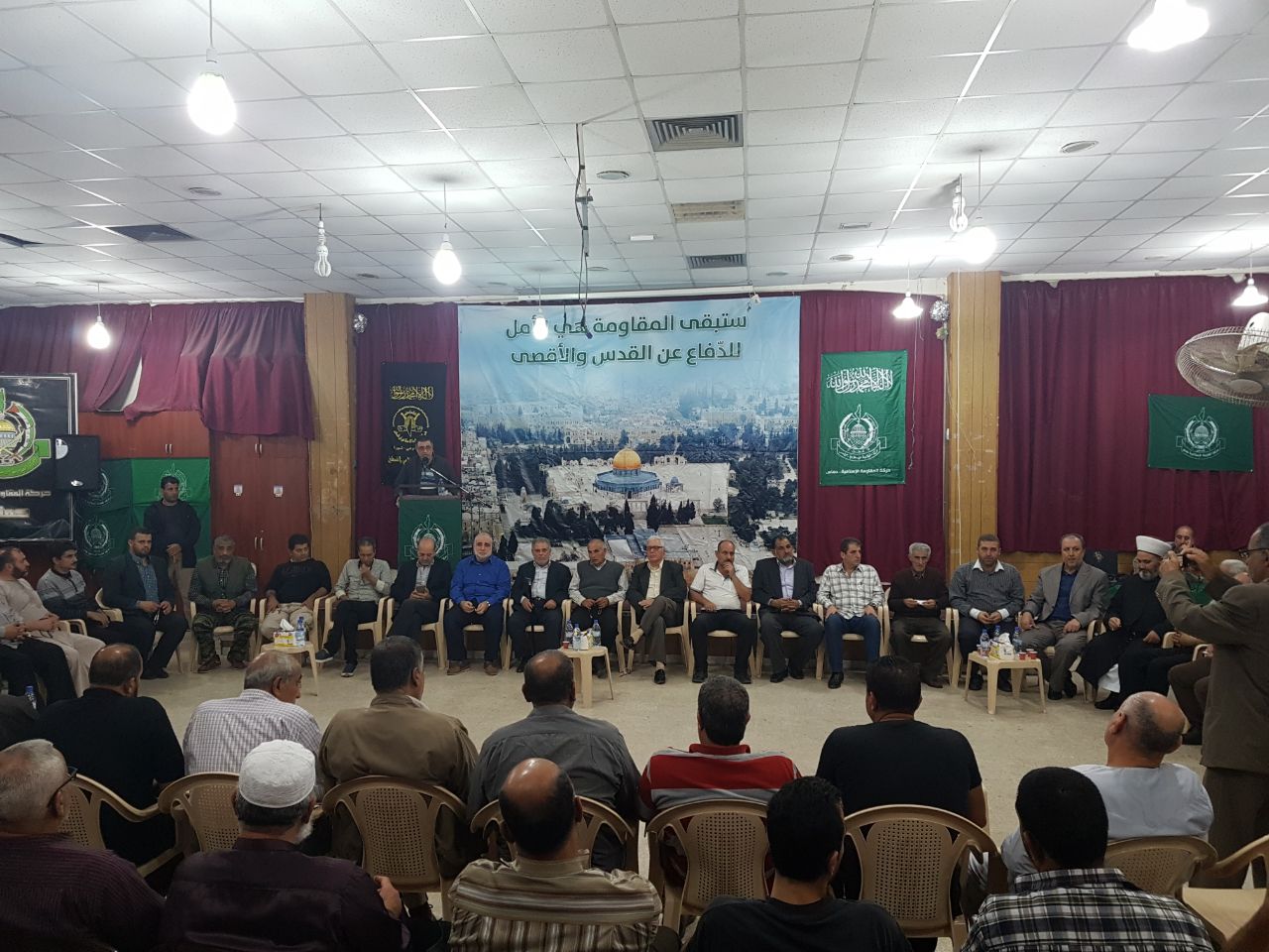 حماس والجهاد في لبنان يتقبلون التهاني بشهداء الأنفاق