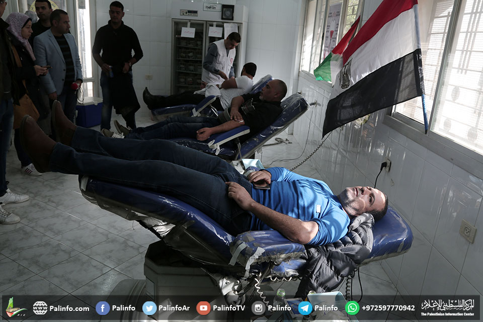 فلسطينيون في غزة يتبرعون بالدم للجرحى المصريين