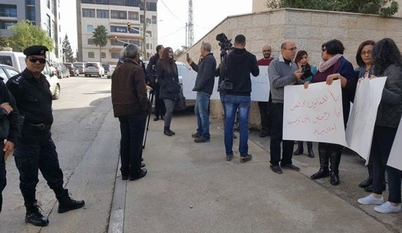 اعتصام للصحفيين برام الله تنديدًا بتدخل الحكومة بإذاعة محلية