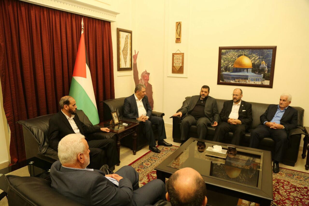 بدران يلتقي الفصائل بلبنان ويناقشون المصالحة