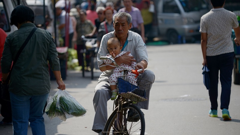 هل ينقذ الإنجاب الثاني الصين من شبح الشيخوخة؟