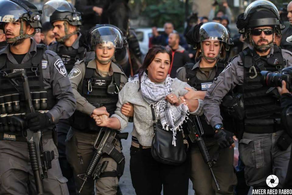الاحتلال يبعد النائب أبو زنيد 21 يومًا عن القدس