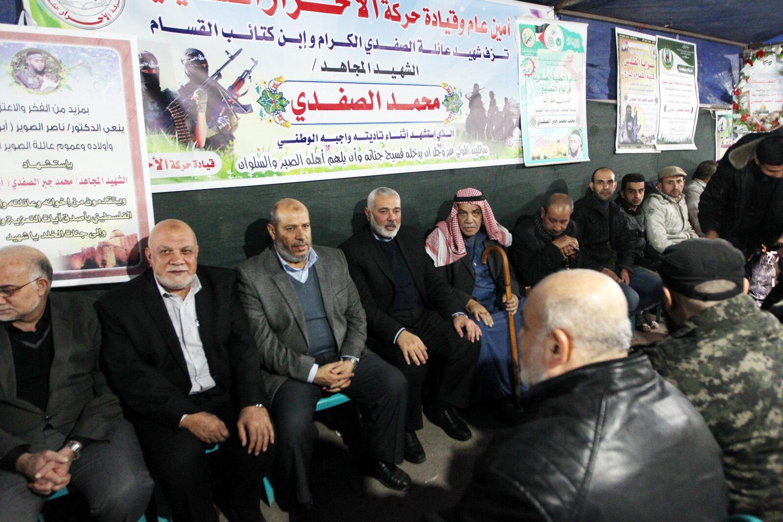 قيادة حماس تزور بيوت عزاء شهداء غزة