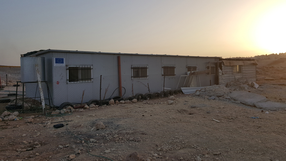 إسرائيل تحرم تجمع أبو النوار من المدرسة الوحيدة