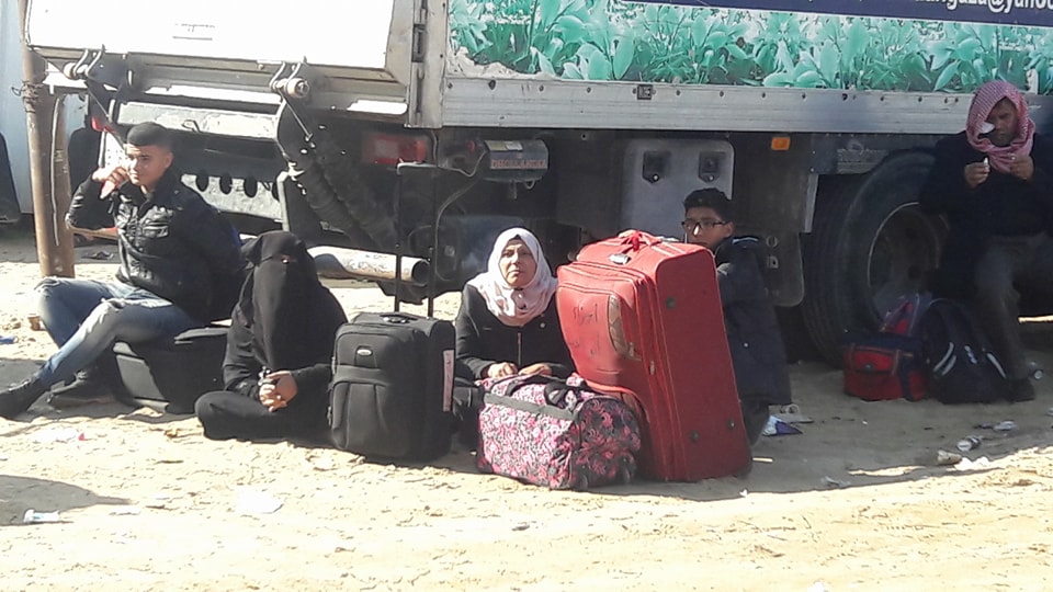 حشد تناشد مصر لإنهاء قضية العالقين في طريق العودة إلى غزة