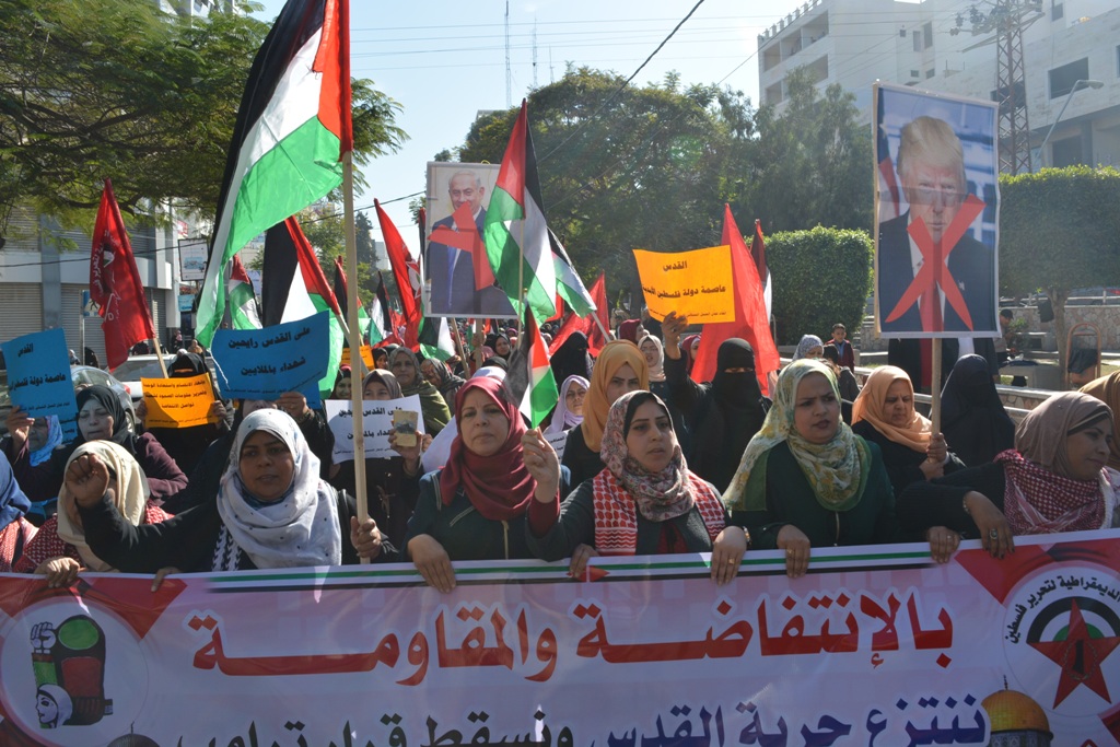 مسيرة نسائية بغزة تنديدًا بقرار أميركا ونصرة للقدس