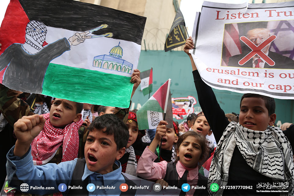 أطفال غزة يتضامنون مع القدس ويرفضون إعلان ترمب