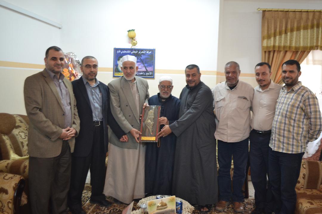 حماس بخان يونس تزور أسرى المؤبدات في سجون الاحتلال
