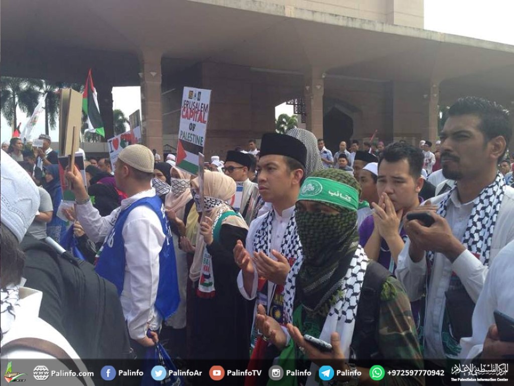 الآلاف يشاركون في مسيرة نصرة القدس بماليزيا