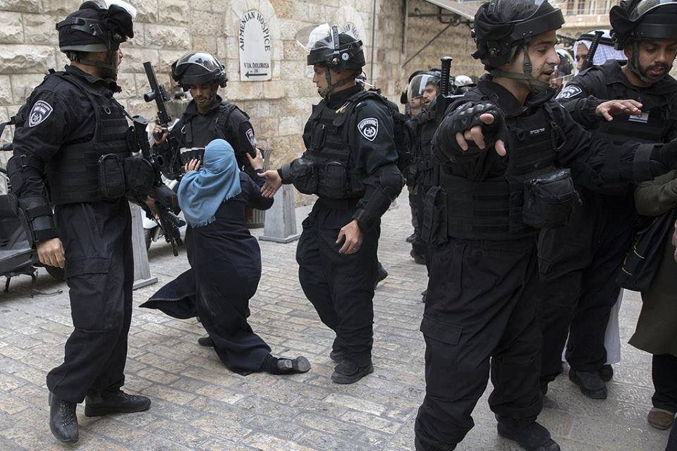 الاحتلال يعتقل سيدة فلسطينية من مدينة القدس