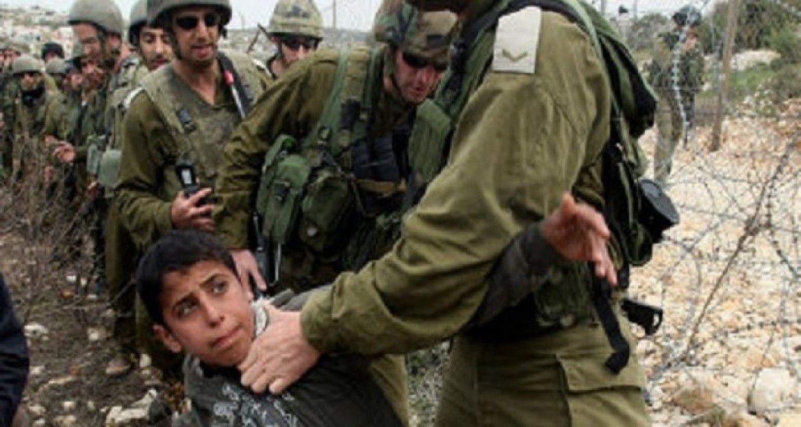 الاحتلال يعتقل طفلًا جريحًا ويعتدي على مواطن في النبي صالح