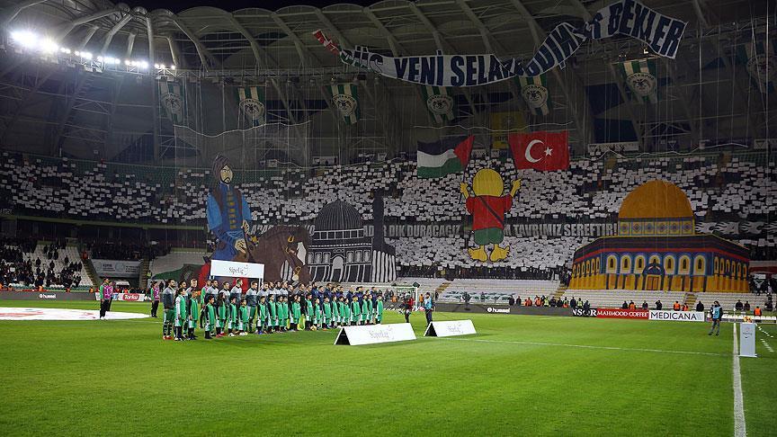 تيفو تركي ..صلاح الدين يمتطي جواده مدافعًا عن القدس‎‎