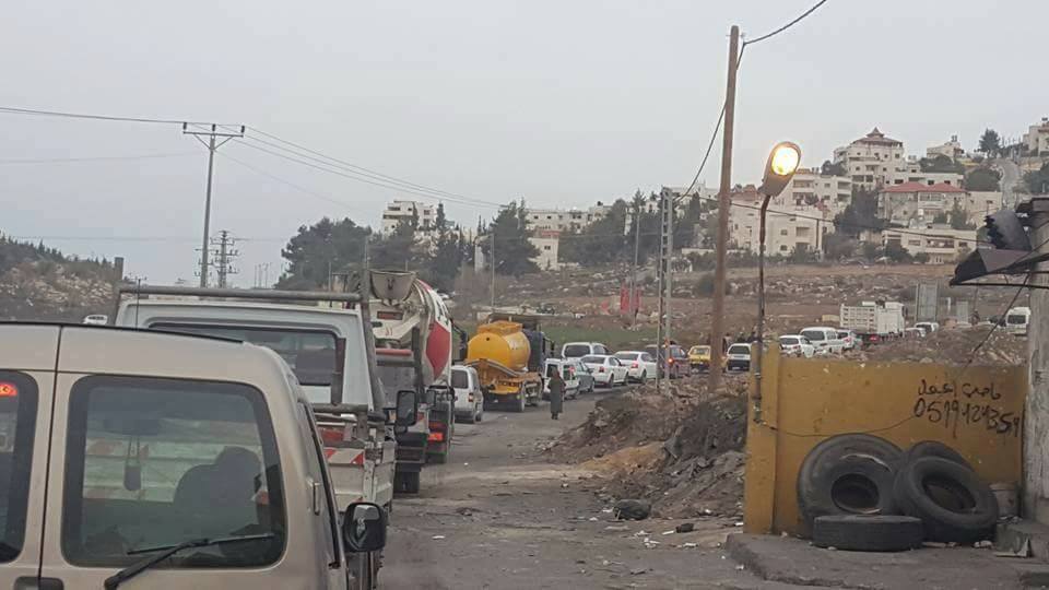 الاحتلال يغلق مدخلي أريحا الجنوبي والفوار بالخليل