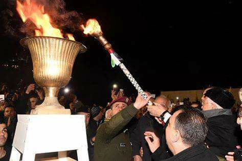 عباس يوقد شعلة انطلاقة فتح