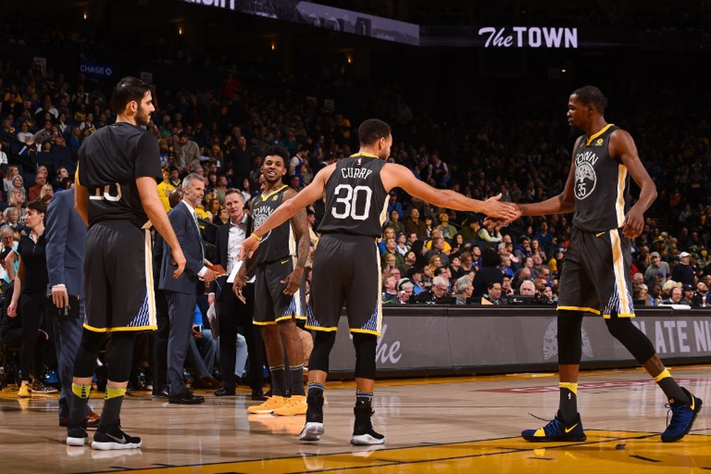 NBA .. فوز غولدن ستايت وخسارة كليفلاند كافالييرز