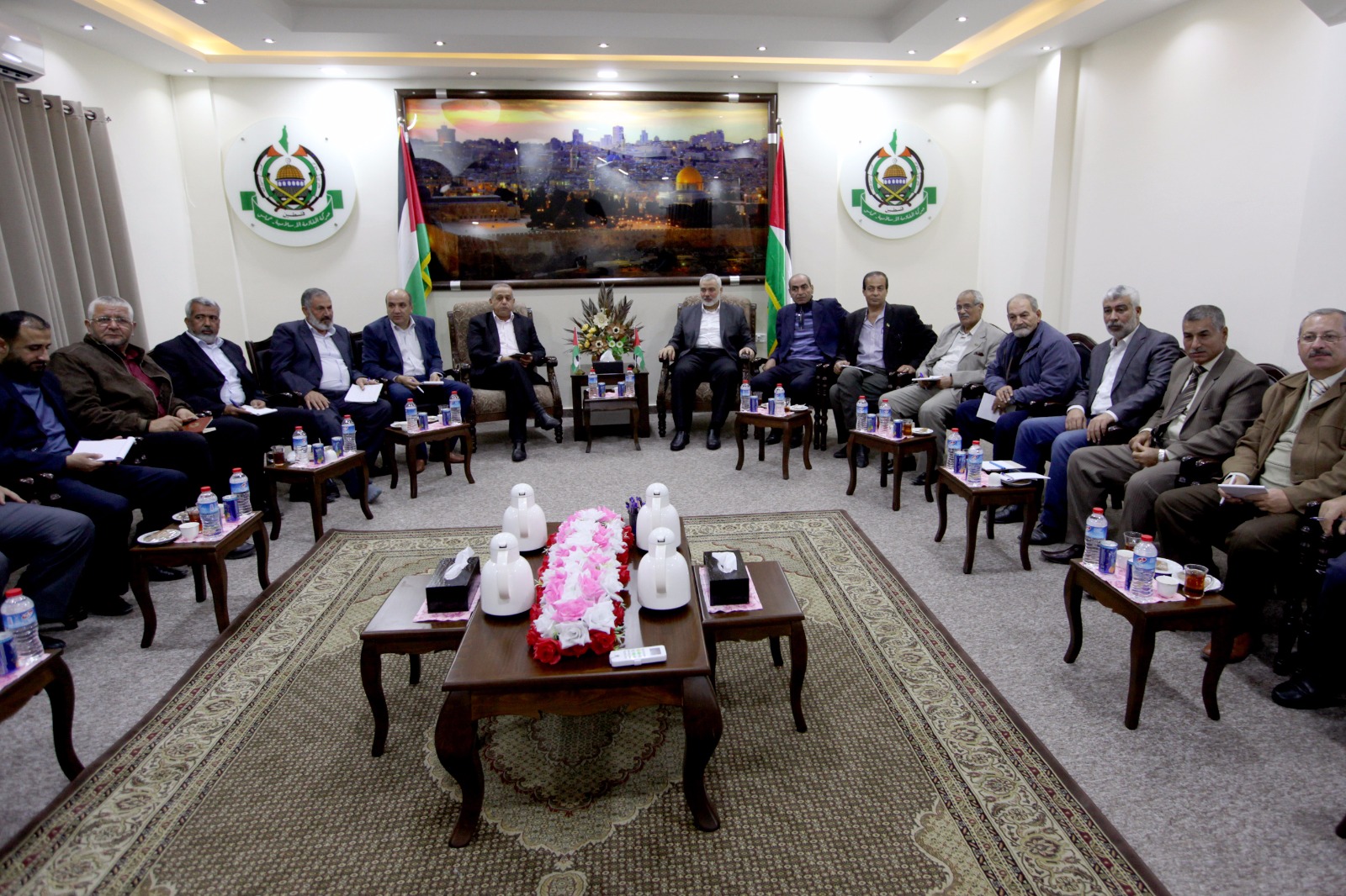 تحالفات حماس بالمنطقة.. البحث عن سيف ودرع