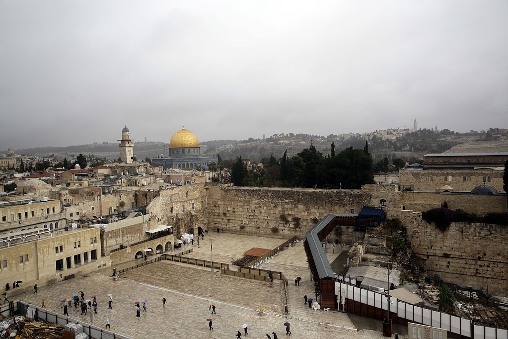 تحذيرات من مخططات خطيرة تستهدف القدس ودعوات للاعتكاف في الأقصى