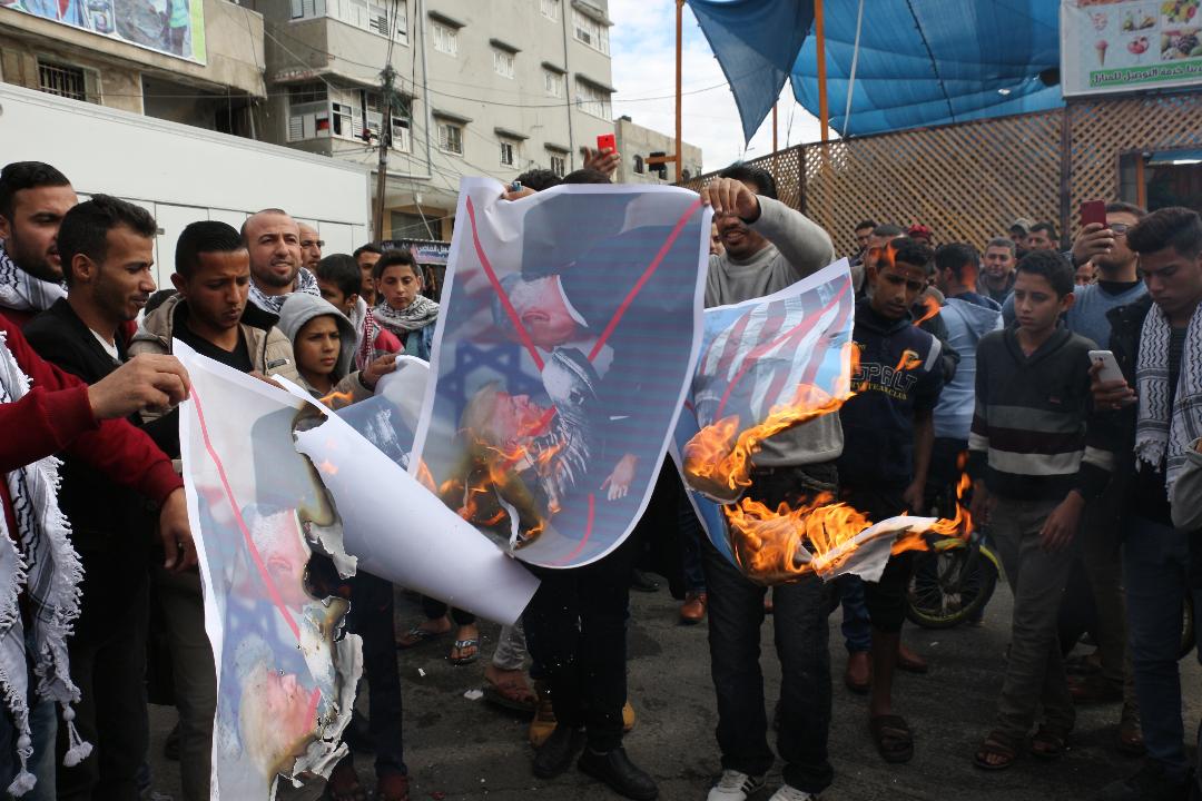 مظاهرات غضب في دير البلح